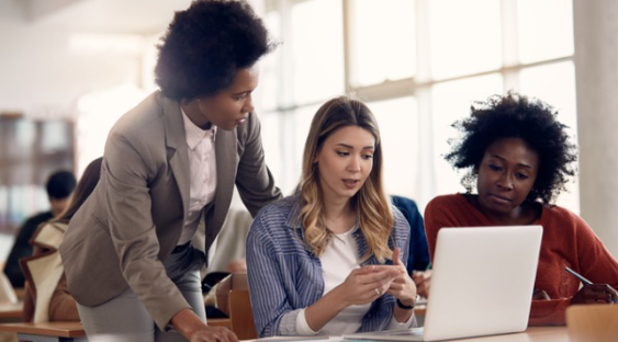 Women CEOs supporting each other